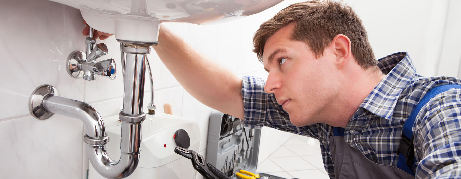 <strong>Plumbing Services</strong>

Our mobile multi-skilled engineers’ respond with the same level of commitment whether it’s a leaking tap or complete bathroom installation.